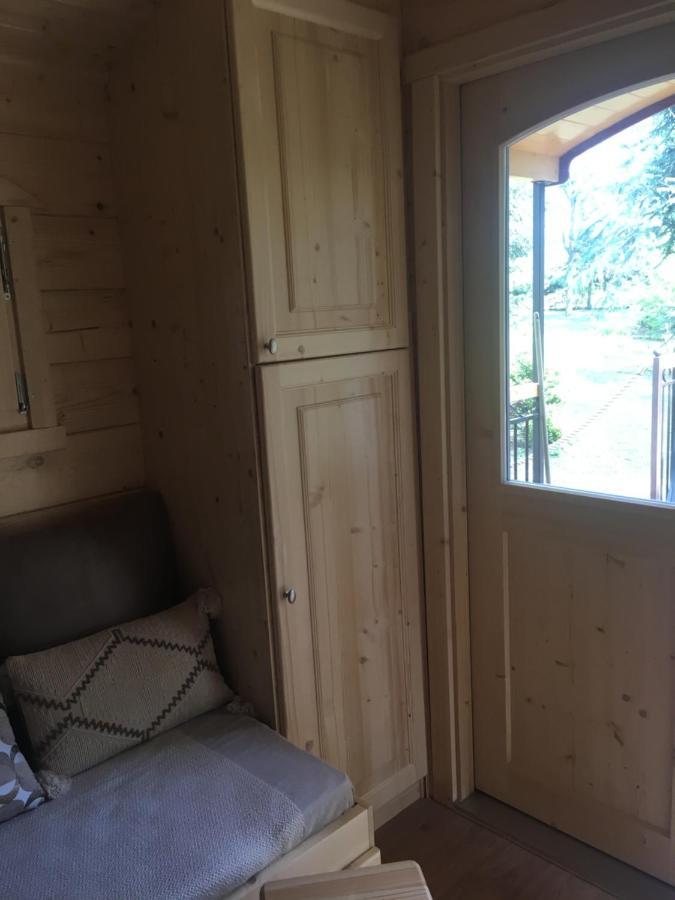 La Roulotte Des Bords De Saone Hotel Massieux Екстериор снимка